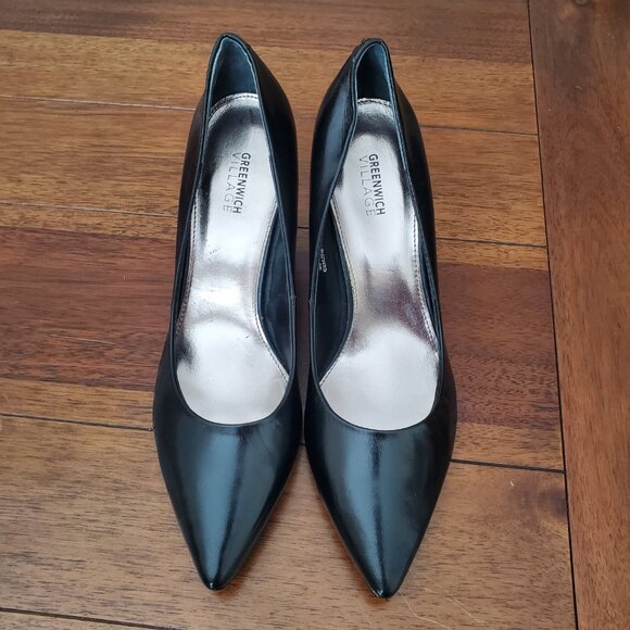 Black Pumps - Picture 2 of 5